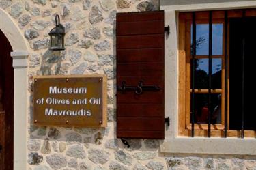 Mavroudis-Corfu-Family-Olive-Oil,_DSE_9240_bB720