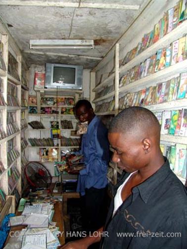 KENYA_2007,_Market_in_Ukunda,_DSC06049H488