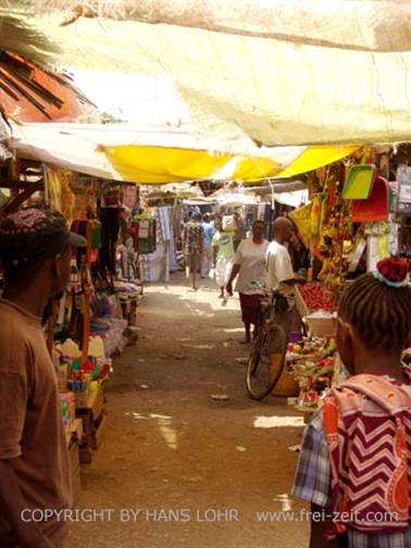KENYA_2007,_Market_in_Ukunda,_DSC06057H488