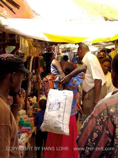 KENYA_2007,_Market_in_Ukunda,_DSC06058H488