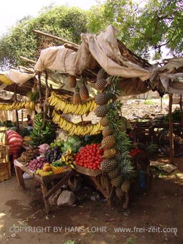 KENYA_2007,_Market_in_Ukunda,_DSC06078H488