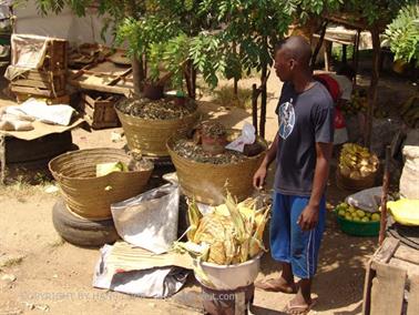 KENYA_2007,_Market_in_Ukunda,_DSC06086H488