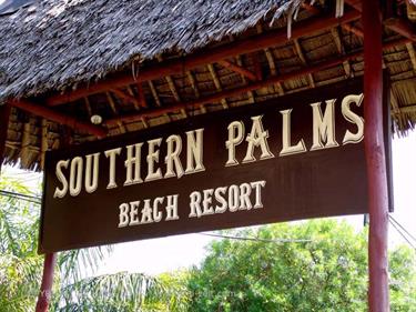 KENYA_2007,_Southern_Palms_Hotel,_DSC05715H488