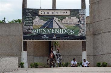 Chichen-Itza-an-old-Mayan-City,_DSC_5205_b_H600Px