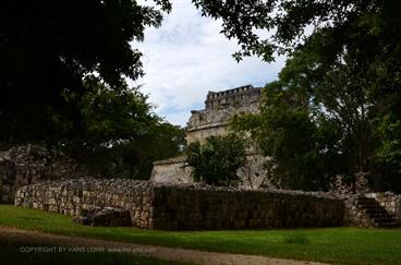 Chichen-Itza-an-old-Mayan-City,_DSC_5220_b_H600Px