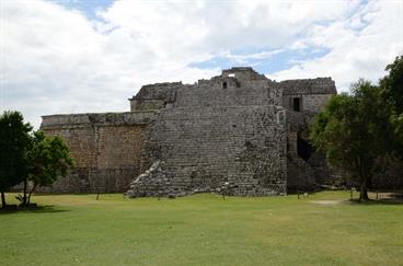Chichen-Itza-an-old-Mayan-City,_DSC_5221_b_H600Px