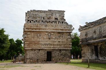 Chichen-Itza-an-old-Mayan-City,_DSC_5222_b_H600Px