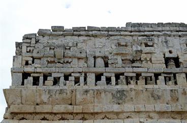 Chichen-Itza-an-old-Mayan-City,_DSC_5223_b_H600Px
