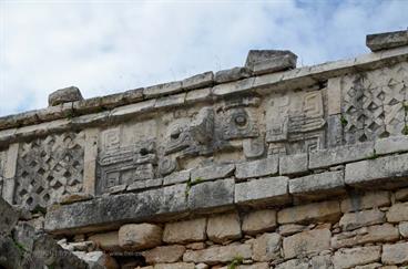 Chichen-Itza-an-old-Mayan-City,_DSC_5224_b_H600Px