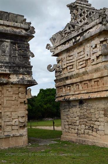 Chichen-Itza-an-old-Mayan-City,_DSC_5228_b_H600Px