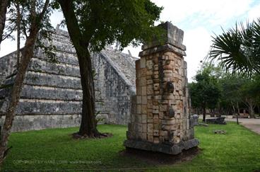 Chichen-Itza-an-old-Mayan-City,_DSC_5240_b_H600Px