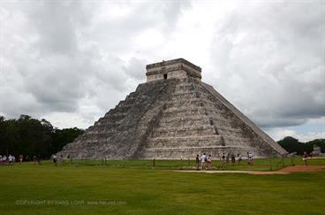 Chichen-Itza-an-old-Mayan-City,_DSC_5249_b_H600Px