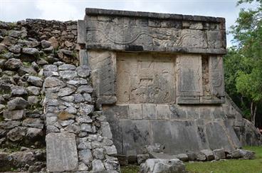 Chichen-Itza-an-old-Mayan-City,_DSC_5260_b_H600Px