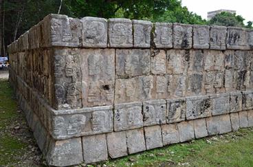 Chichen-Itza-an-old-Mayan-City,_DSC_5275_b_H600Px