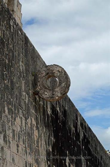 Chichen-Itza-an-old-Mayan-City,_DSC_5285_b_H600Px