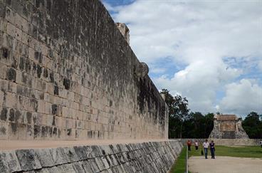 Chichen-Itza-an-old-Mayan-City,_DSC_5286_b_H600Px