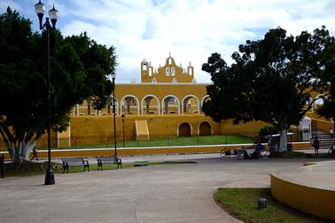 Izamal,-Convento-San-Antonio-de-Padua,_DSC_5897_b_H600Px