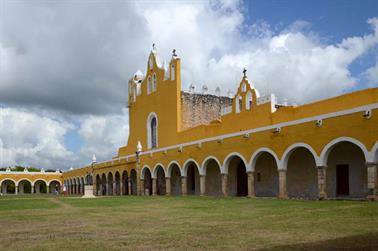 Izamal,-Convento-San-Antonio-de-Padua,_DSC_5910_b_H600Px