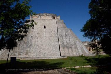 Uxmal-an-old-Mayan-City,_DSC_5360_b_H600Px