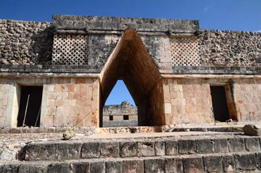 Uxmal-an-old-Mayan-City,_DSC_5397_b_H600Px