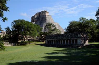 Uxmal-an-old-Mayan-City,_DSC_5409_b_H600Px
