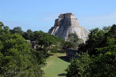 Uxmal-an-old-Mayan-City,_DSC_5412_b_H600Px