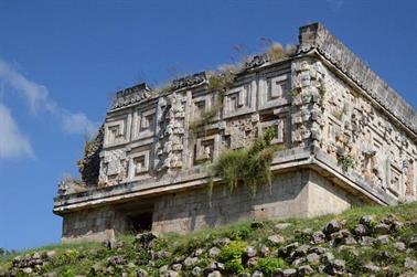 Uxmal-an-old-Mayan-City,_DSC_5435_b_H600Px