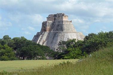 Uxmal-an-old-Mayan-City,_DSC_5447_b_H600Px