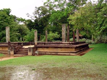 Anuradhapura,_Giritale,_DSC06042B_H600