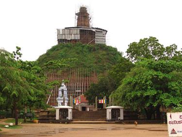 Anuradhapura,_Giritale,_DSC06043B_H600