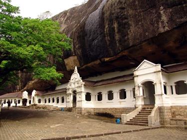 Dambulla_monastery,_Spicy-Farm,_Kandy,_DSC06316B_H600