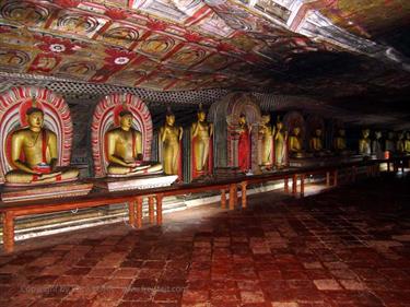 Dambulla_monastery,_Spicy-Farm,_Kandy,_DSC06321B_H600