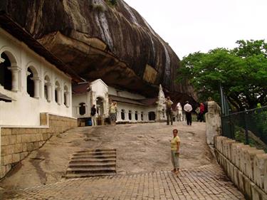 Dambulla_monastery,_Spicy-Farm,_Kandy,_DSC06335B_H600