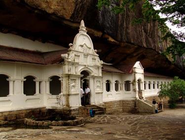 Dambulla_monastery,_Spicy-Farm,_Kandy,_DSC06342B_H600