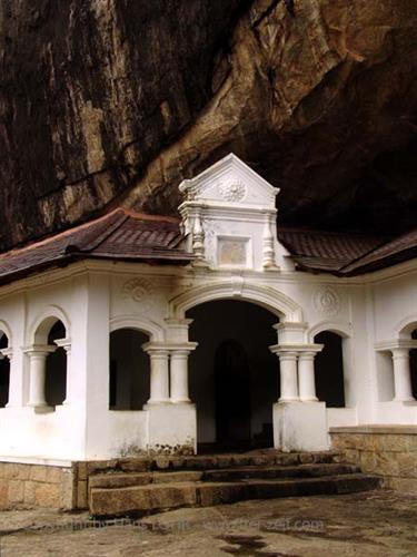 Dambulla_monastery,_Spicy-Farm,_Kandy,_DSC06343B_H600