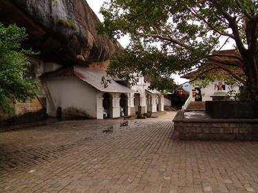 Dambulla_monastery,_Spicy-Farm,_Kandy,_DSC06356B_H600