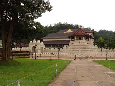 Kandy,_the_temple_of_the_holy_tooth,_DSC06604B_H600