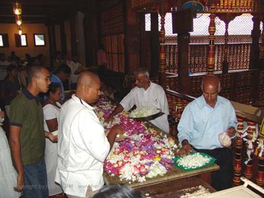 Kandy,_the_temple_of_the_holy_tooth,_DSC06615B_H600