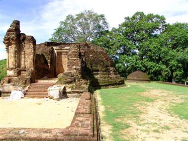 Polonnaruwa,_Minnerya_Watertank,_DSC06105B_H600