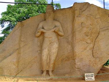 Polonnaruwa,_Minnerya_Watertank,_DSC06107B_H600