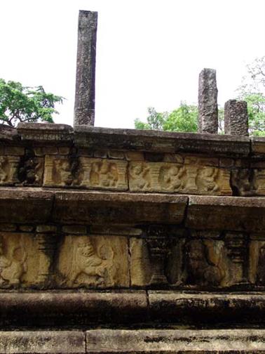 Polonnaruwa,_Minnerya_Watertank,_DSC06121B_H600