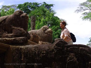 Polonnaruwa,_Minnerya_Watertank,_DSC06129B_H600