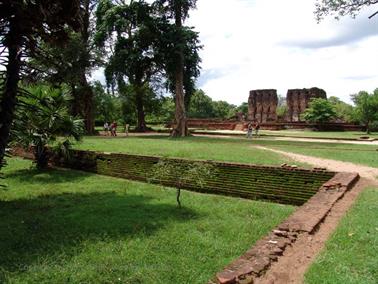 Polonnaruwa,_Minnerya_Watertank,_DSC06132B_H600