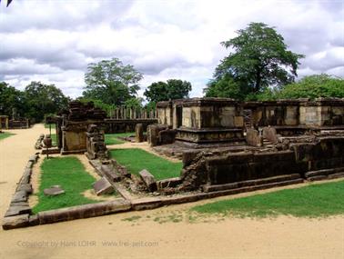 Polonnaruwa,_Minnerya_Watertank,_DSC06136B_H600
