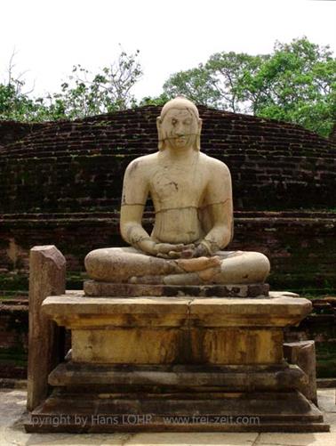 Polonnaruwa,_Minnerya_Watertank,_DSC06137B_H600