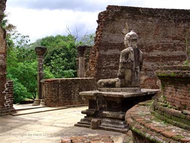 Polonnaruwa,_Minnerya_Watertank,_DSC06138B_H600