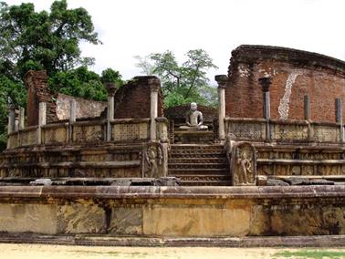 Polonnaruwa,_Minnerya_Watertank,_DSC06148B_H600