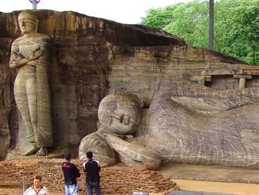 Polonnaruwa,_Minnerya_Watertank,_DSC06160B_1_H600