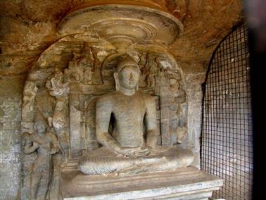 Polonnaruwa,_Minnerya_Watertank,_DSC06163B_H600