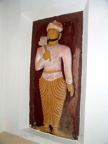 Polonnaruwa,_Minnerya_Watertank,_DSC06194B_H600